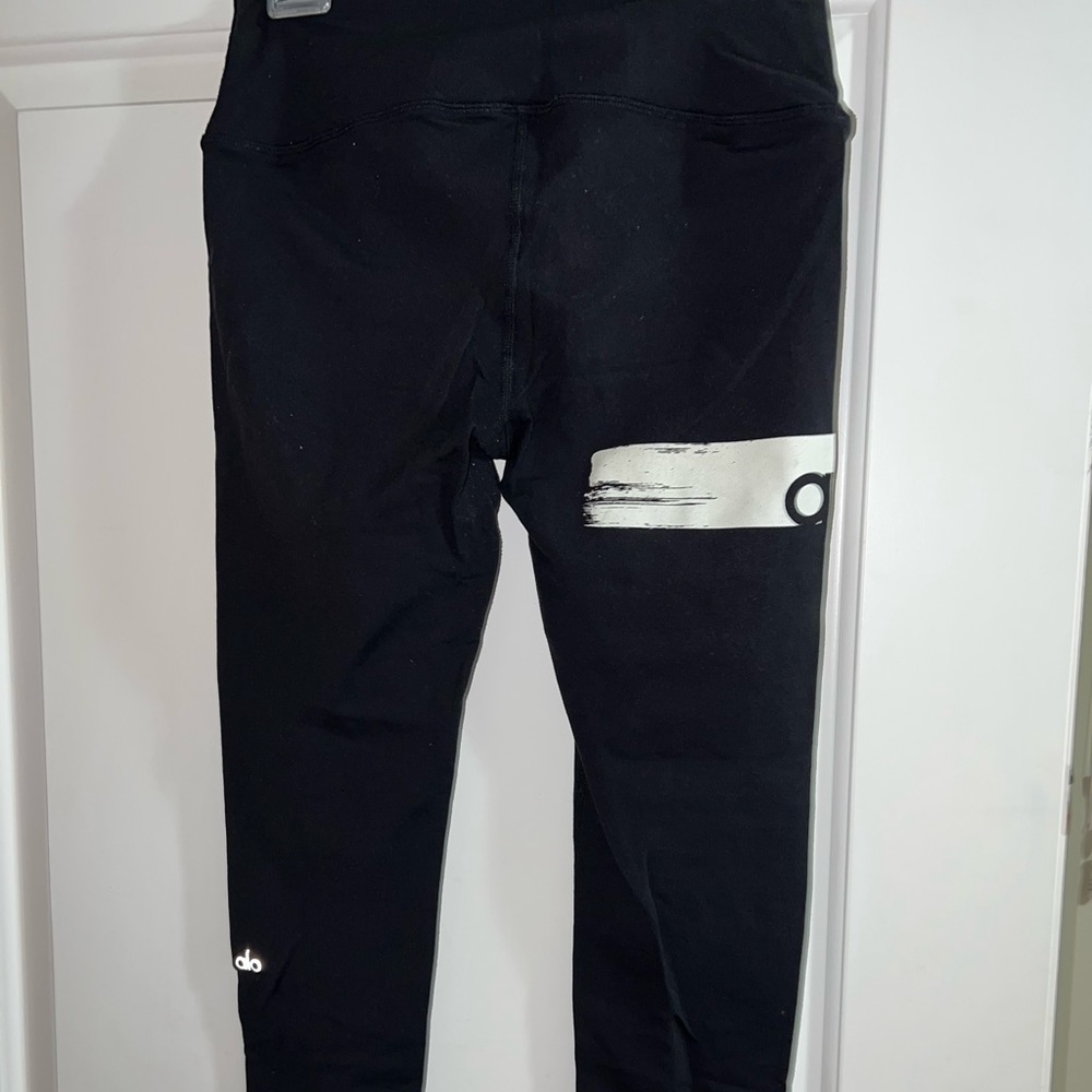 Alo Yoga Black Leggings with brush stroke detail